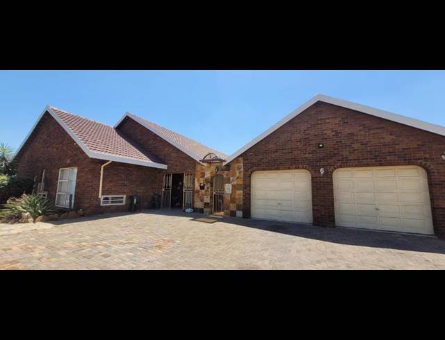 4 BEDROOM HOUSE FOR SALE IN MAYBERRY PARK